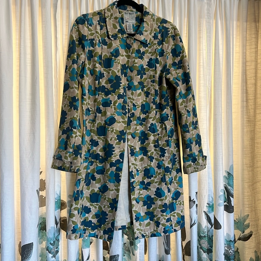 Spring Lightweight Coat in Beautiful Floral Pattern Size Medium